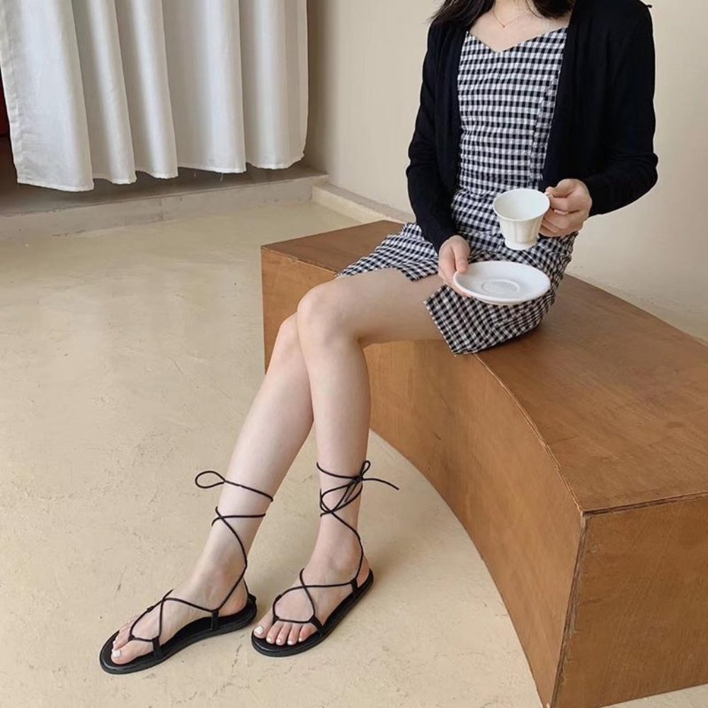 Flat-toed Roman sandals women 2022 new summer student versatile square toe cross